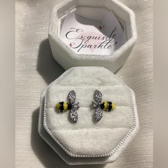 🐝Sparkly Adorable SilverTone Petite Bumblebee Post Back Stud Earrin - Picture 10 of 14